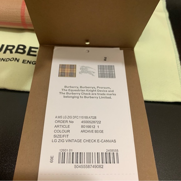 Burberry Ziparound Wallet - Picture 5 of 12